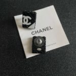 Chanel diamond-shaped double C stud earrings - Image 5