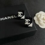 Chanel diamond-shaped double C stud earrings - Image 3