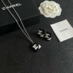 Chanel diamond-shaped double C stud earrings - Image 2