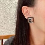 Chanel round double C stud earrings - Image 9