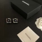 Chanel round double C stud earrings - Image 8