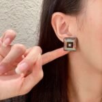 Chanel round double C stud earrings - Image 7