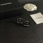 Chanel round double C stud earrings - Image 5