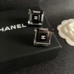 Chanel round double C stud earrings - Image 4
