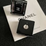 Chanel round double C stud earrings - Image 2