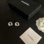 Chanel round figure with double C stud earrings - Image 9
