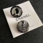 Chanel round figure with double C stud earrings - Image 5