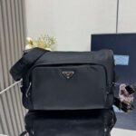 PRADA This high-quality messenger bag is made from nylon material. size：35x22x12cm