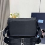 PRADA This high-quality messenger bag is made from nylon material. size：35x22x12cm - Image 9