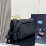 PRADA This high-quality messenger bag is made from nylon material. size：35x22x12cm - Image 8