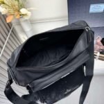 PRADA This high-quality messenger bag is made from nylon material. size：35x22x12cm - Image 3