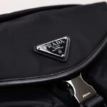 PRADA The new messenger bag features a flap design and adjustable shoulder strap. SIZE:27x18x7cm - Image 4