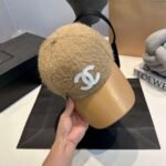 CHANEL winter baseball cap - Image 4