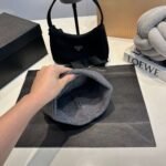 CELINE autumn/Winter knitted cap - Image 3