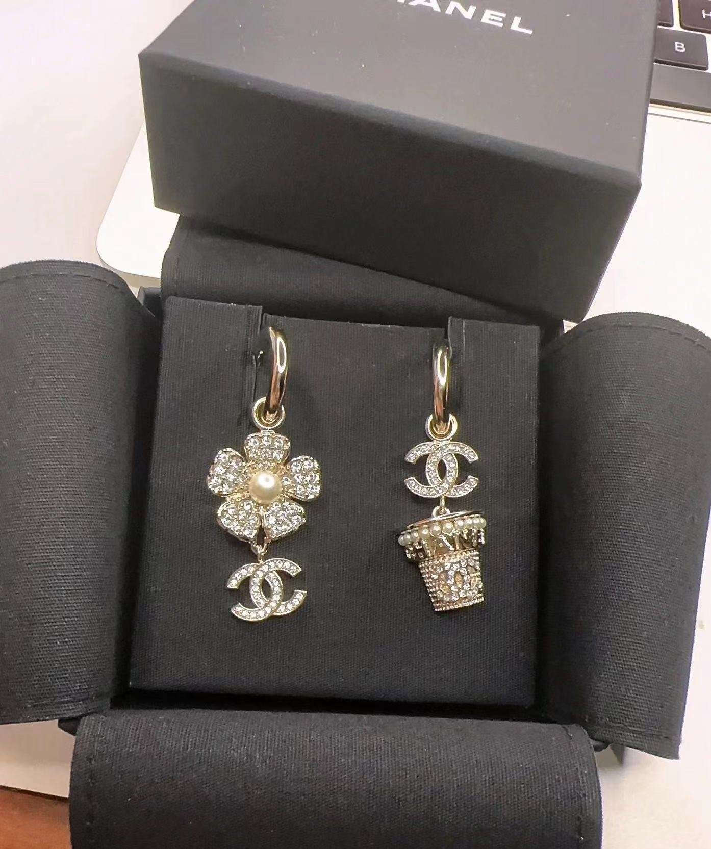 微信图片_20240904171520.jpg Chanel earrings - Image 1