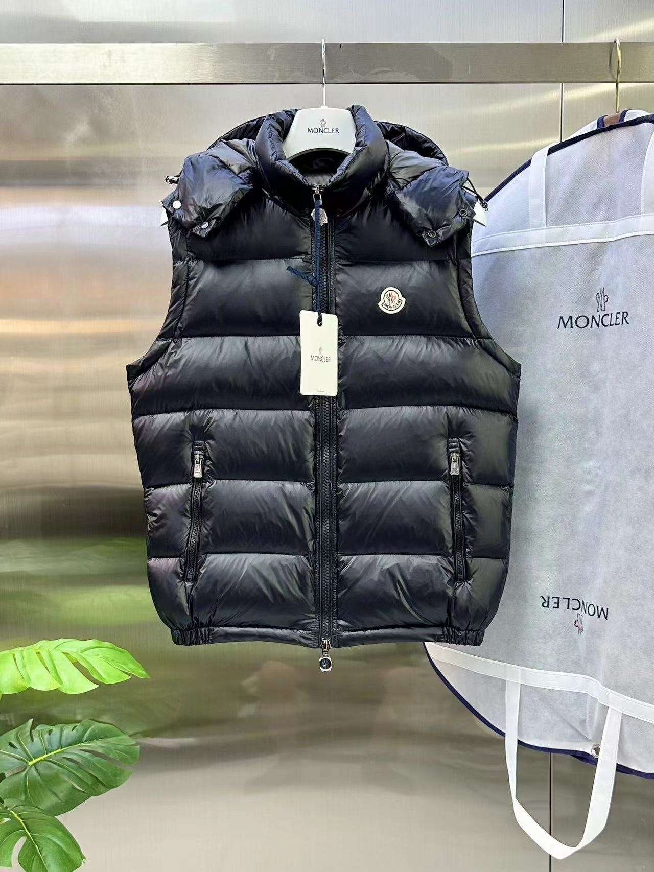 微信图片_20241009135905.jpg Moncler Short down vest - Image 1