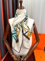 Hermès high-end scarf material: 30% silk + 70% velvet Size: 140x140cm - Image 10