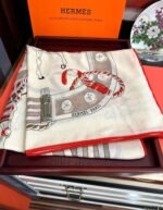 Hermès high-end scarf material: 30% silk + 70% velvet Size: 140x140cm - Image 7
