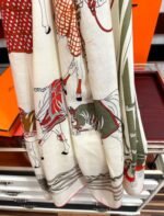 Hermès high-end scarf material: 30% silk + 70% velvet Size: 140x140cm - Image 4