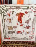 Hermès high-end scarf material: 30% silk + 70% velvet Size: 140x140cm - Image 3