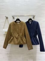 DIOR Autumn/Winter new collection, round neck, fitted waist trench coat with classic bee embroidery logo.