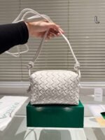 bottega veneta bag 18x11cm Regular Edition - Image 4
