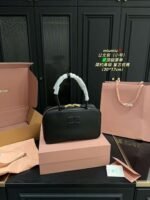 miumiu bowling bag 30x17cm - Image 9