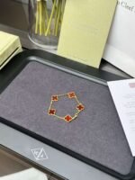 Van Cleef & Arpels Fritillaria 18K four-leaf clover bracelet original - Image 9