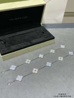 Van Cleef & Arpels Fritillaria 18K four-leaf clover bracelet original - Image 14