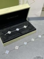 Van Cleef & Arpels Fritillaria 18K four-leaf clover bracelet original - Image 6