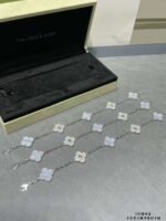 Van Cleef & Arpels Fritillaria 18K four-leaf clover bracelet original - Image 18