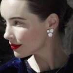 Van Cleef & Arpels Three Flower Earrings - Image 5