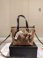 Coach Tote Bag 20x19cm - Image 5