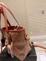 Coach Tote Bag 20x19cm - Image 12