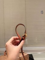 Coach Tote Bag 20x19cm - Image 9