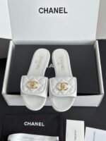 CHANEL 2025 new school bag buckle slippers holiday slippers advanced version 1:1 sole can be seen to be different from the ordinary version - Image 12