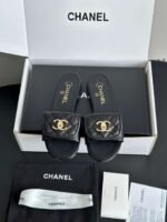 CHANEL 2025 new school bag buckle slippers holiday slippers advanced version 1:1 sole can be seen to be different from the ordinary version - Image 10