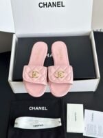 CHANEL 2025 new school bag buckle slippers holiday slippers advanced version 1:1 sole can be seen to be different from the ordinary version - Image 9