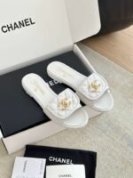 CHANEL 2025 new school bag buckle slippers holiday slippers advanced version 1:1 sole can be seen to be different from the ordinary version - Image 7