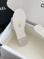 CHANEL 2025 new school bag buckle slippers holiday slippers advanced version 1:1 sole can be seen to be different from the ordinary version - Image 5
