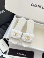 CHANEL 2025 new school bag buckle slippers holiday slippers advanced version 1:1 sole can be seen to be different from the ordinary version - Image 4