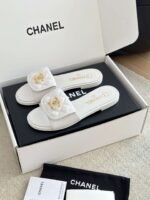 CHANEL 2025 new school bag buckle slippers holiday slippers advanced version 1:1 sole can be seen to be different from the ordinary version - Image 3