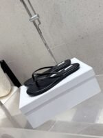 THE ROW 2025 Summer New Simple Flip-Flops - Image 7