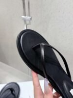 THE ROW 2025 Summer New Simple Flip-Flops - Image 2