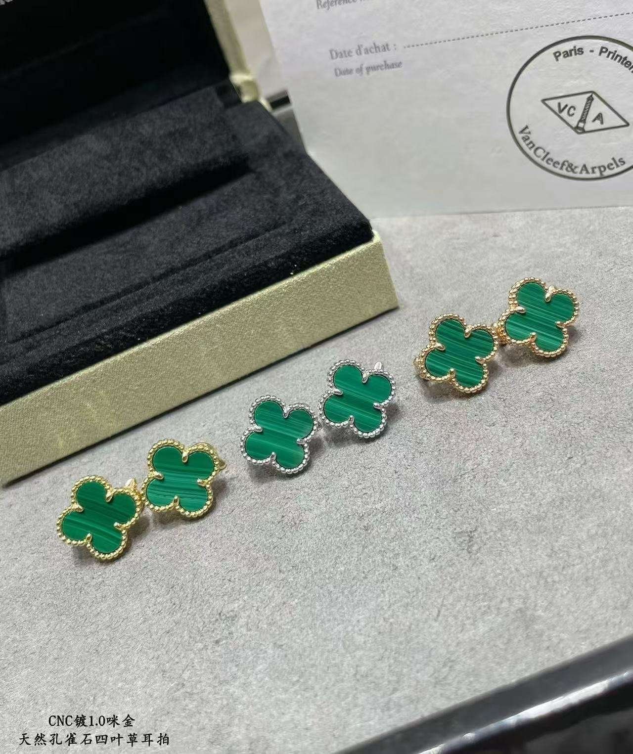 微信图片_20250713181419.jpg Van Cleef & Arpels Four-Leaf Clover Earrings, Small Edition - Image 1