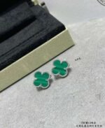 Van Cleef & Arpels Four-Leaf Clover Earrings, Small Edition - Image 7