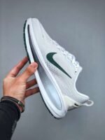 Nike VOMERO18 lightweight running shoes - Image 8