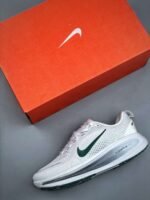 Nike VOMERO18 lightweight running shoes