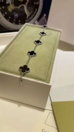 Van Cleef & Arpels Black Onyx Bracelet Premium Edition - Image 10
