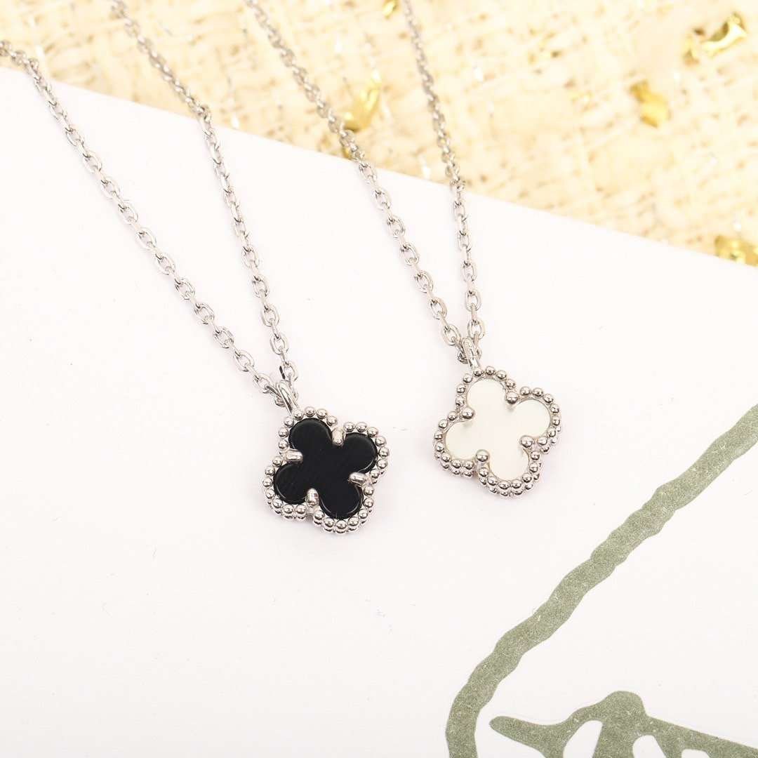 微信图片_20250820112312.jpg Van Cleef & Arpels Silver Necklace Premium Edition - Image 1